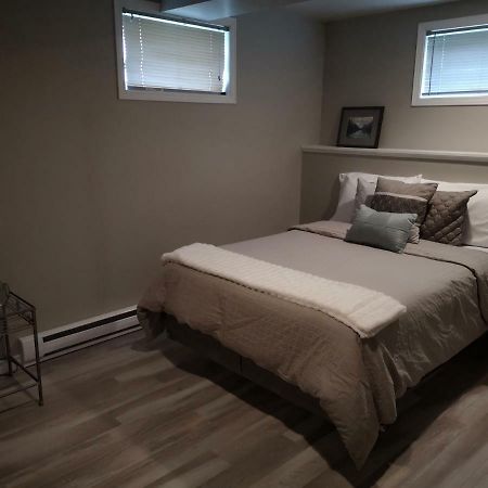 Fully Furnished On Broadway In Moncton Apartment ภายนอก รูปภาพ