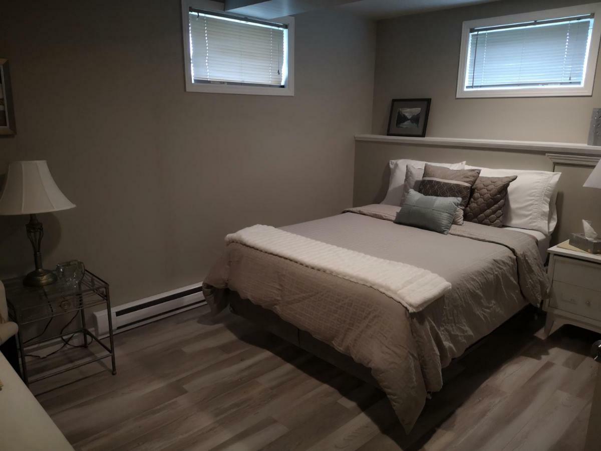 Fully Furnished On Broadway In Moncton Apartment ภายนอก รูปภาพ