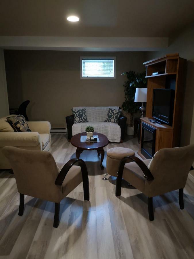 Fully Furnished On Broadway In Moncton Apartment ภายนอก รูปภาพ