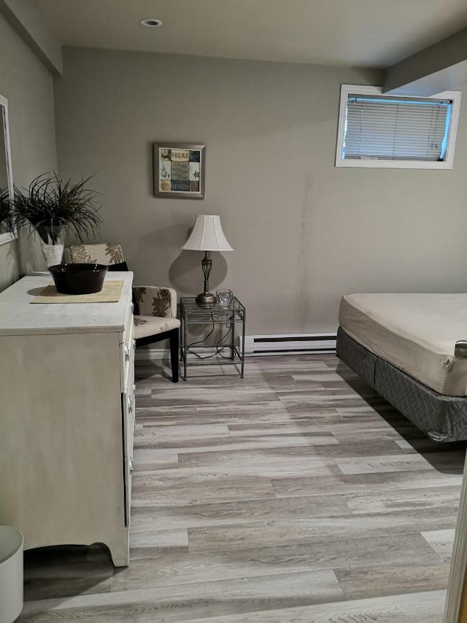 Fully Furnished On Broadway In Moncton Apartment ภายนอก รูปภาพ